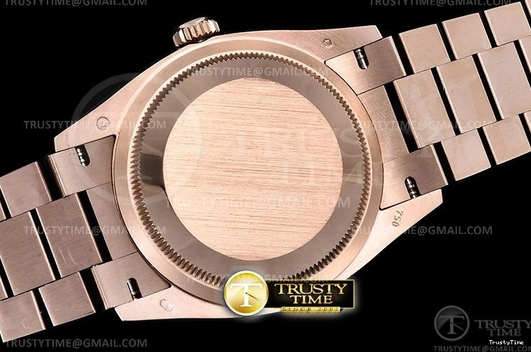 0423 RDD0223A – DayDate 36mm Packable 702